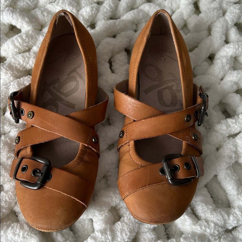 OTBT Park Hills Mary Jane leather flats. Size 6